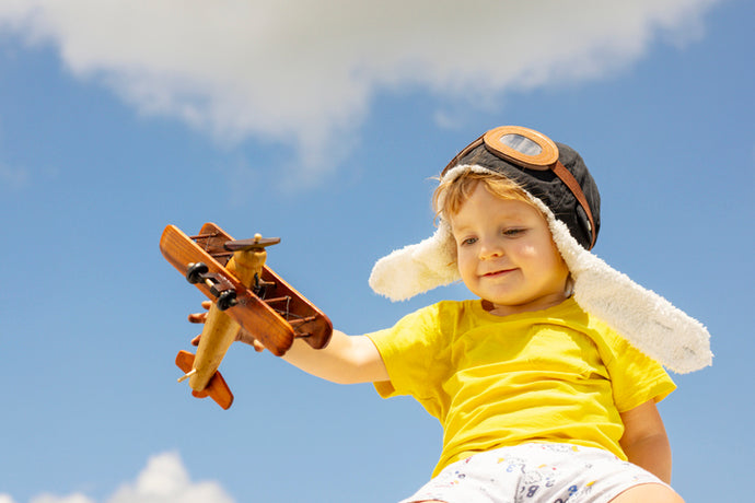 Explorando la Naturaleza: Los Beneficios del Juego al Aire Libre con Juguetes Montessori